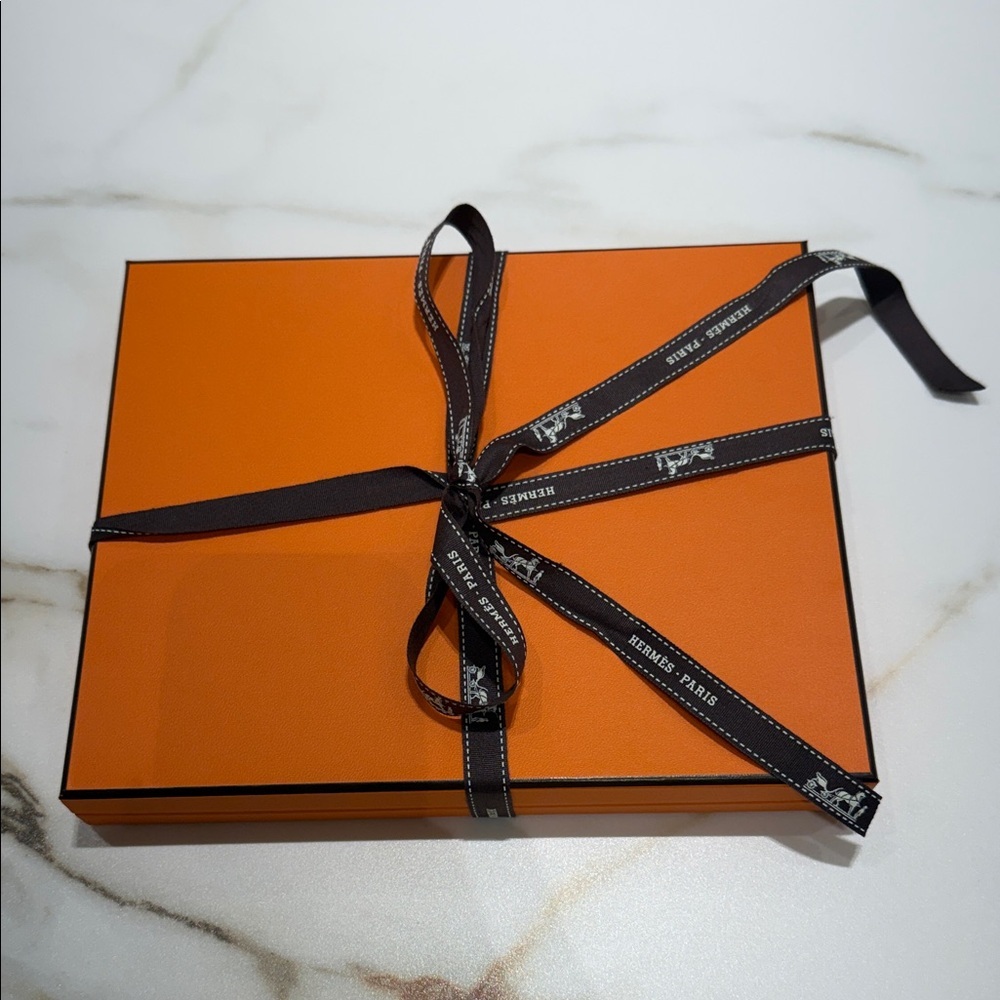 Hermes Orange Gift Box with Ribbon 9x7.5x1 - Picture 1 of 4